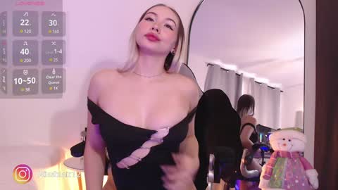 Snapshot of missblair12 chatting on December 16, 2:49 pm MissBlair online show from December 16, 2:49 pm