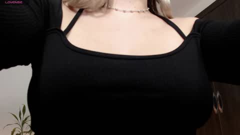 Snapshot of missblair12 chatting on February 13, 11:58 pm MissBlair online show from February 13, 11:58 pm