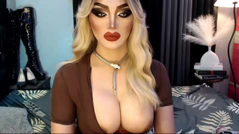 Snapshot of misschannel4sub chatting on March 10, 6:34 pm PRIESTESS CHANNEL online show from March 10, 6:34 pm
