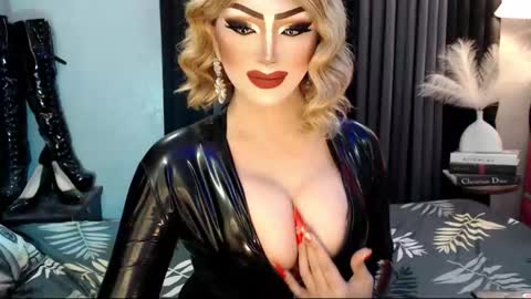 Snapshot of misschannel4sub chatting on September 24, 8:56 pm PRIESTESS CHANNEL online show from September 24, 8:56 pm