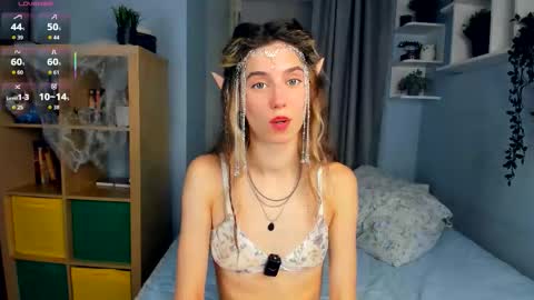 Snapshot of misschaotic_ chatting on November 1, 7:32 am Shelley online show from November 1, 7:32 am