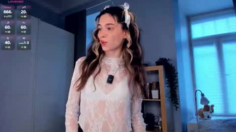 Snapshot of misschaotic_ chatting on November 19, 7:30 am Shelley online show from November 19, 7:30 am