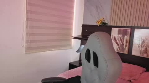Snapshot of misscheelsee_as chatting on October 15, 2:50 pm misscheelsee_as online show from October 15, 2:50 pm