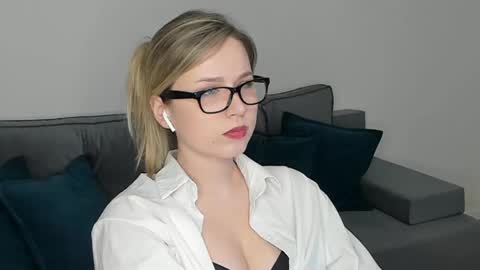 Miss Darina Ross online show from February 2, 2:13 pm