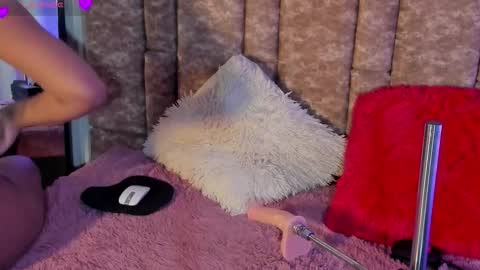 Snapshot of missdionne__curly chatting on December 19, 12:01 pm DIONNE online show from December 19, 12:01 pm