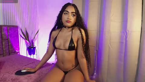 Snapshot of missdionne__curly chatting on January 7, 11:23 am DIONNE online show from January 7, 11:23 am