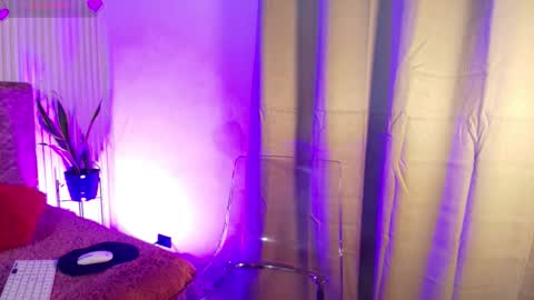 Snapshot of missdionne__curly chatting on January 14, 11:16 am DIONNE online show from January 14, 11:16 am