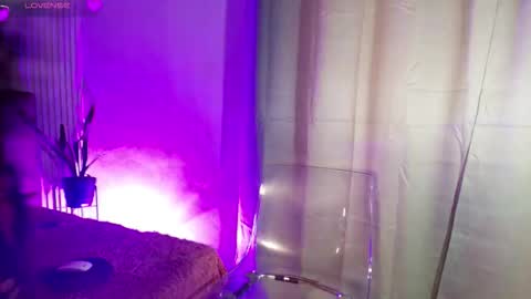 Snapshot of missdionne__curly chatting on February 6, 11:24 am DIONNE online show from February 6, 11:24 am