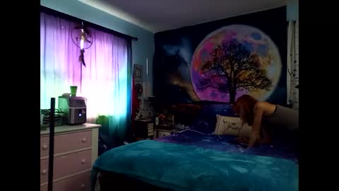 MissEeva online show from December 4, 4:38 pm