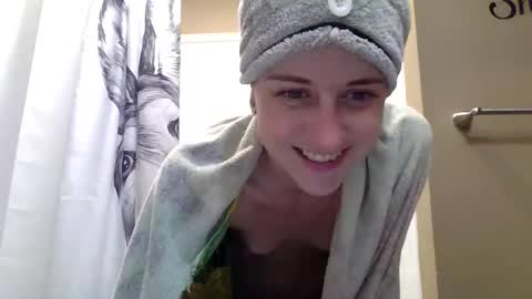 MissEeva online show from March 5, 8:05 pm