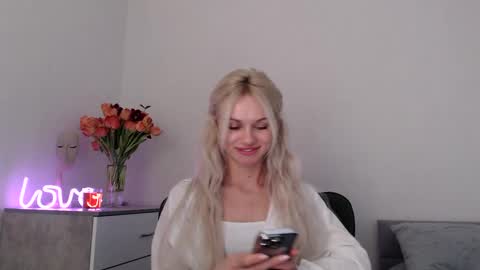 Snapshot of missemma1111 chatting on February 16, 9:38 pm EMMA online show from February 16, 9:38 pm