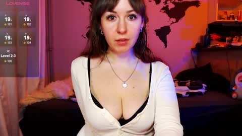 Snapshot of missgenevaonceagain chatting on December 1, 7:25 pm G online show from December 1, 7:25 pm