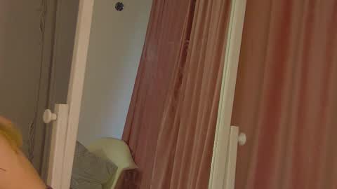 Snapshot of misshanight chatting on February 27, 5:18 am Misha online show from February 27, 5:18 am