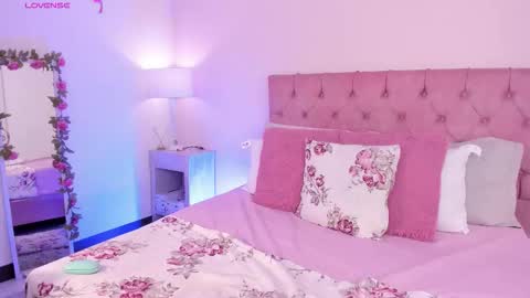 Snapshot of misshiller_gh chatting on November 5, 2:44 am Melany Hiller online show from November 5, 2:44 am