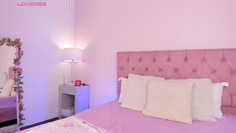 Snapshot of misshiller_gh chatting on December 15, 3:00 am Melany Hiller online show from December 15, 3:00 am