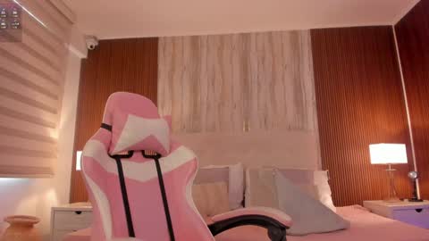 Bella Castillo online show from December 27, 2:54 pm