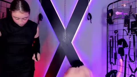 Miss Kara and Ariana online show from November 10, 10:25 am