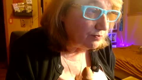MissKittyFox online show from April 14, 5:02 am