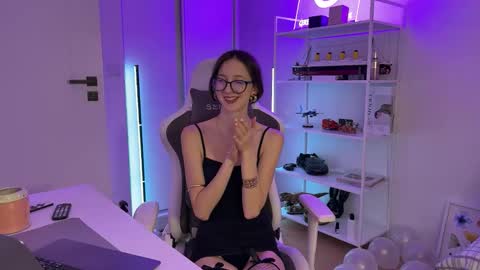 misslalii online show from December 5, 8:16 pm