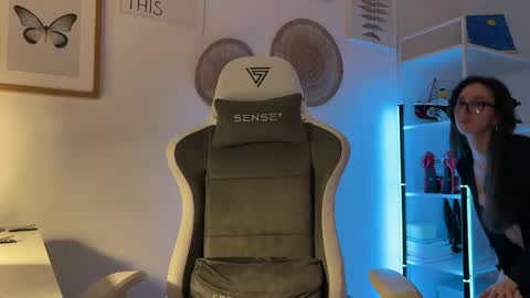 misslalii online show from February 23, 2:03 pm