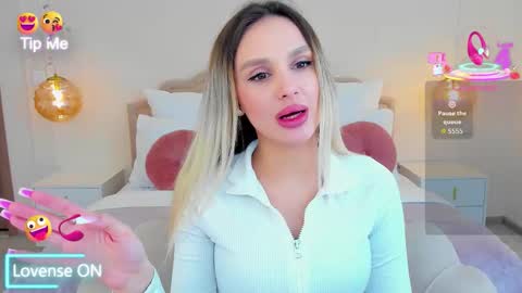 Snapshot of misslou_ chatting on February 9, 6:17 am Lou online show from February 9, 6:17 am