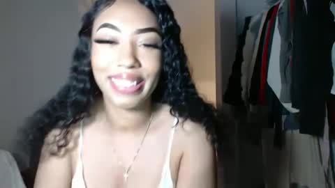 kourtn3ylov3  twitter online show from October 13, 5:07 am