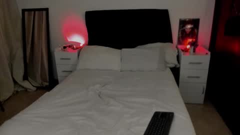 Snapshot of misslucye_robbie chatting on September 14, 2:11 am Lucye Robbie online show from September 14, 2:11 am
