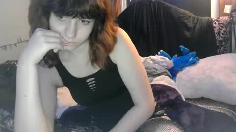 Snapshot of missmacabre666 chatting on May 22, 7:04 am missmacabre666 online show from May 22, 7:04 am