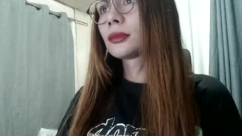 Snapshot of missmayeth chatting on December 1, 8:20 pm mayeth online show from December 1, 8:20 pm