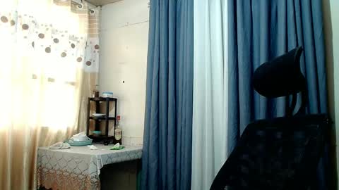 Snapshot of missmayeth chatting on December 16, 12:15 am mayeth online show from December 16, 12:15 am