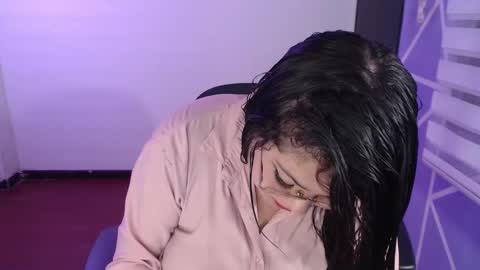 Miia online show from December 4, 2:59 pm