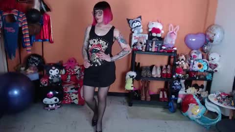 Miss Mia online show from November 5, 3:45 pm