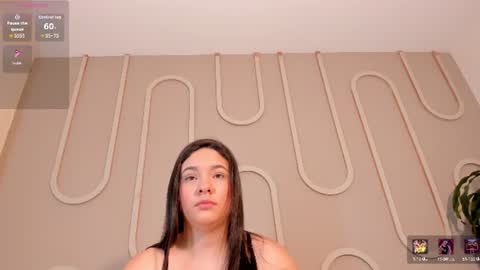 Snapshot of missmiaa_ chatting on June 17, 11:45 am Mia online show from June 17, 11:45 am