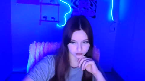 Mia online show from December 1, 8:47 pm