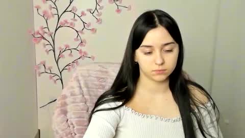 Mia online show from March 28, 1:05 am