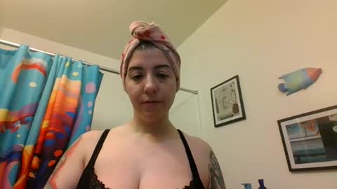 MissMona online show from April 12, 1:27 pm