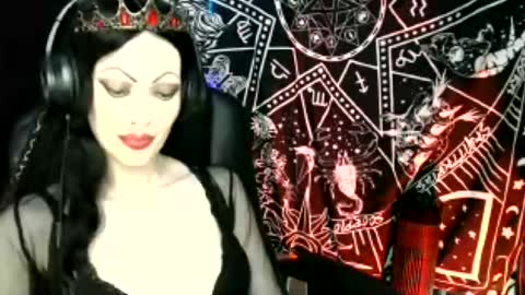 Snapshot of missmoondoll chatting on July 12, 4:47 am MissMoonDoll online show from July 12, 4:47 am