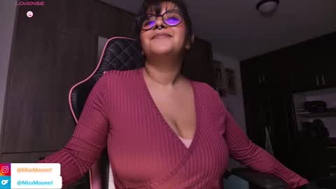 Snapshot of missmoonn chatting on September 11, 2:00 am MissMoon online show from September 11, 2:00 am