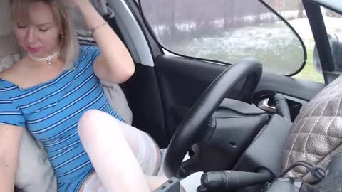 Snapshot of missofkiss chatting on December 2, 11:56 am Olenka online show from December 2, 11:56 am