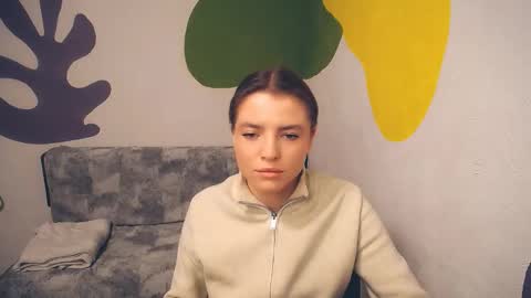 Olivia online show from December 2, 9:03 am