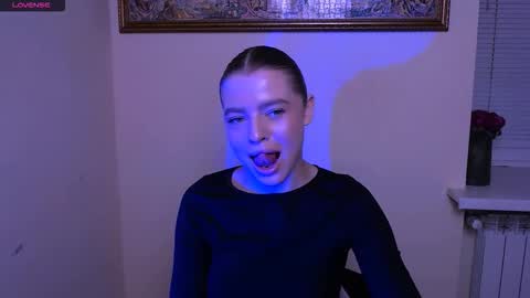 Olivia online show from December 15, 1:48 pm