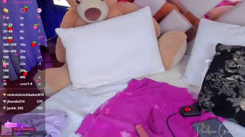 Snapshot of misspaulina__ chatting on December 7, 5:26 am Pau Giraldo online show from December 7, 5:26 am