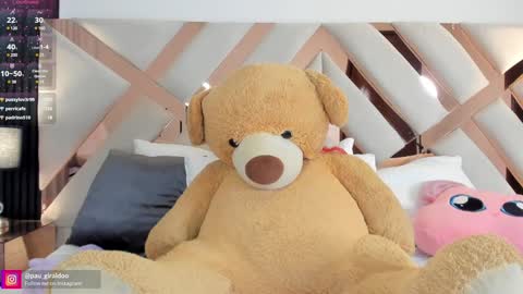 Snapshot of misspaulina__ chatting on January 15, 12:41 am Pau Giraldo online show from January 15, 12:41 am