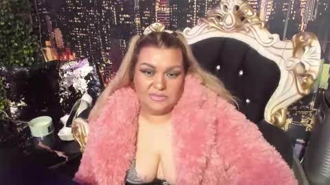 QueenT online show from November 4, 11:26 pm