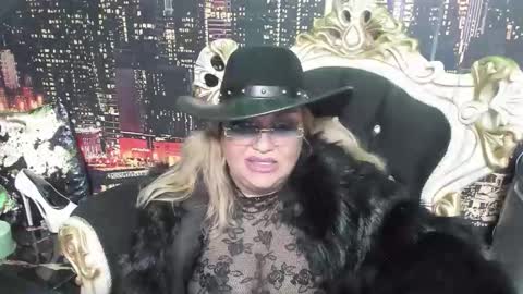 QueenT online show from November 18, 12:05 am