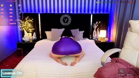 missrossi online show from December 15, 1:59 pm