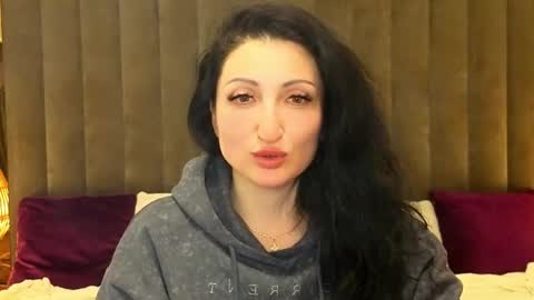 missrossi online show from May 5, 7:00 pm