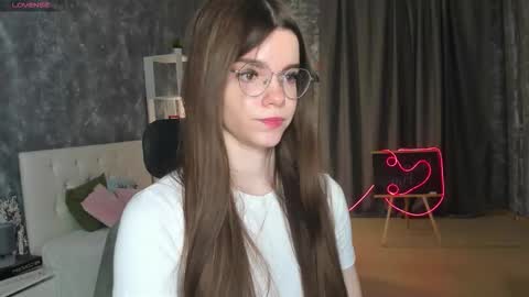 Snapshot of misss_evelyne chatting on December 16, 1:43 am misss_evelyne online show from December 16, 1:43 am