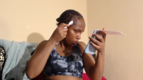 Snapshot of missthighsohmy chatting on April 4, 2:43 am missthighsohmy online show from April 4, 2:43 am