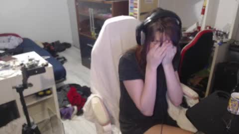 missthon online show from April 4, 9:51 am